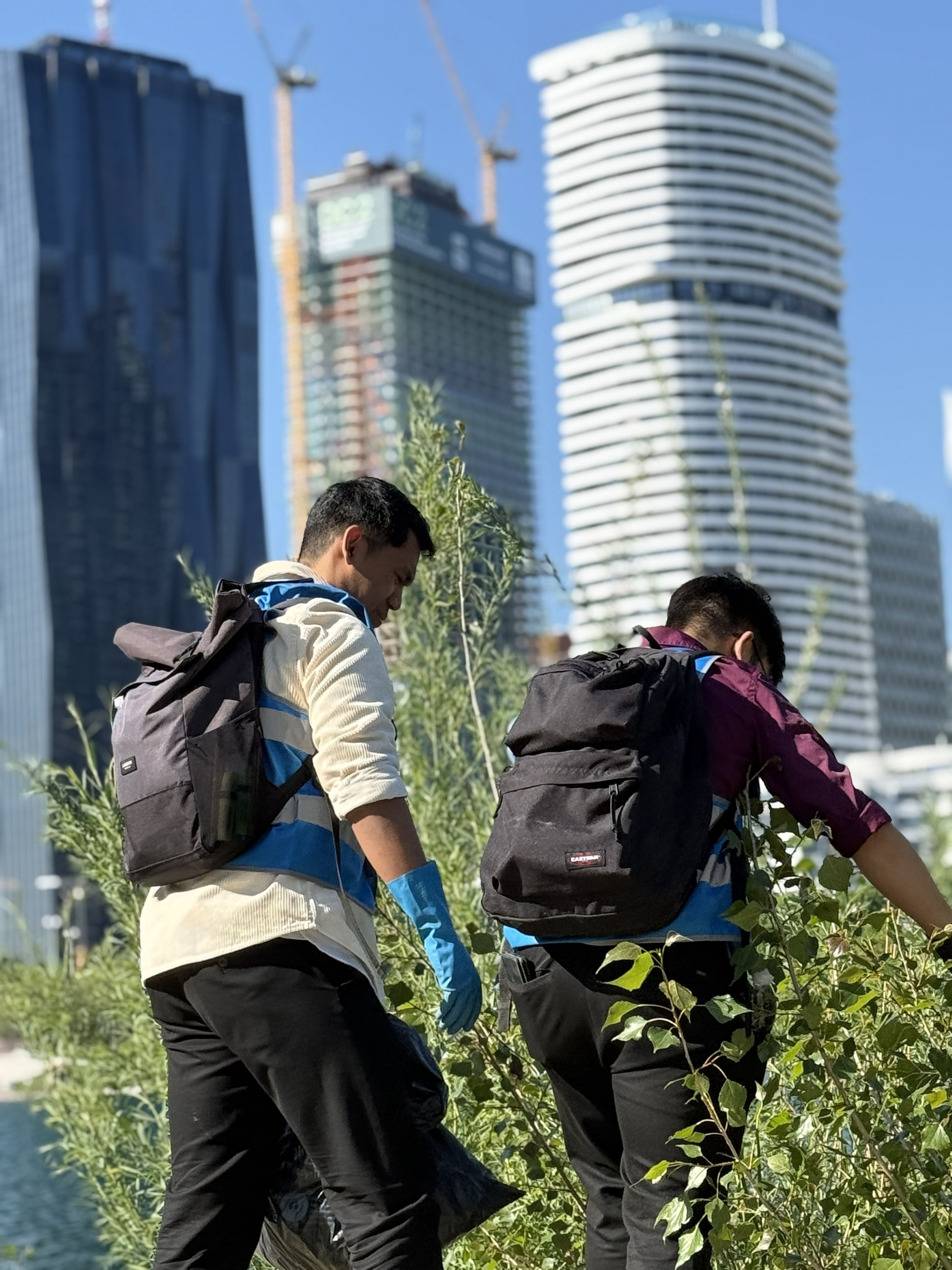 Volunteers cleaning up the Donauinsel in spring 2025